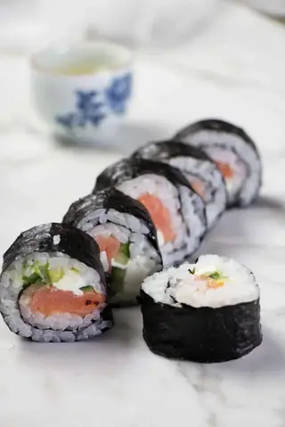 Roll Clásico Salmón Aguacate Y Philadelphia (8 Uds.)