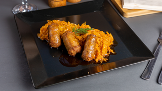 VARZA CALITA CU CARNATI