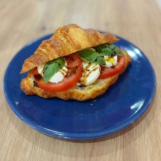 Croissant Caprese