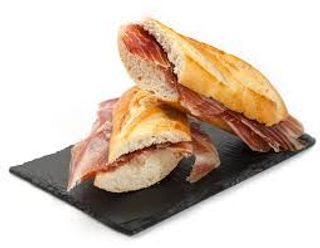 Bocadillo De Tortilla Francesa Y Beicon