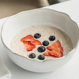 Каша рисовая с ягодами