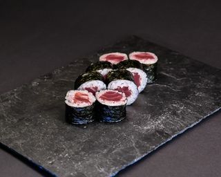 Maki de atún (8 pzs.)