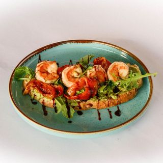 Bruskete sa škampima i pečenom paprikom