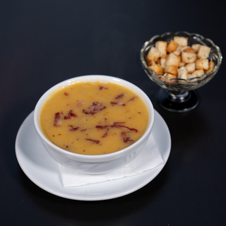 Supă cremă  de cartofi cu bacon şi crutoane