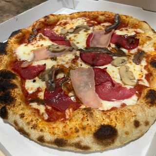 Pizza 4 Estaciones Mediana