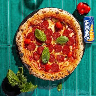Pizza Pepperoni + Orangina ®