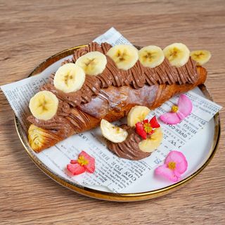 Croissant Cu Crema De Nutella Si Banane