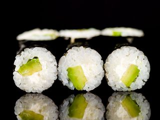 Хосомаки Авокадо и Филаделфия 