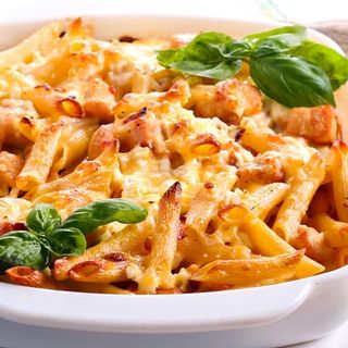 PENNE CU PUI CRISPY RUMENITE LA CUPTOR