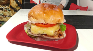 Punjena bela vešalica