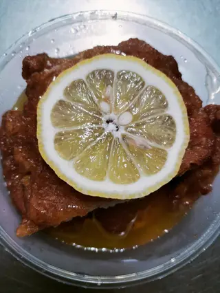 941 Pollo con salsa limón juntos