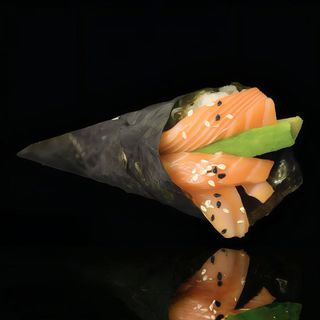51. Temaki sake