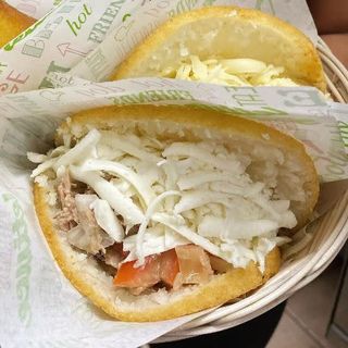 Arepa De Reina Pepiada Y Queso