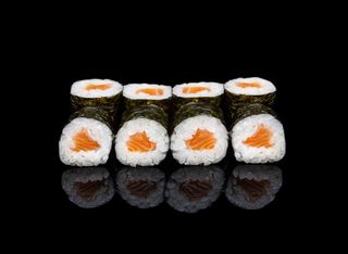 Хосомаки сьомга (120гр)