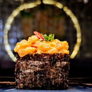 Гункан - Лосось Spicy