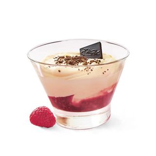 Tiramisu z malinami na winie