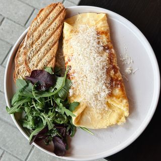 Омлет з сиром під шапкою із пармезану