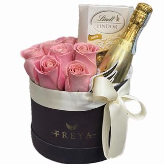 Cutie medie cu 11 trandafiri Hermosa spumant si ciocolata