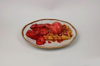 Waffle com Morangos e Gelado
