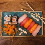 Sushi no moriawase (14 piezas)