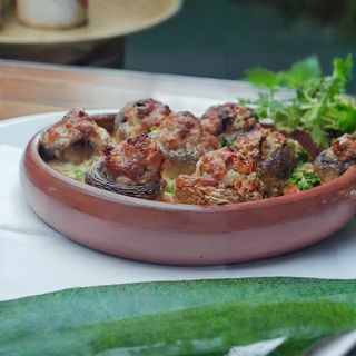 Печериці запечені в кеці з сиром та м'ясом (200g)