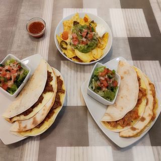 Combo de quesadillas y nachos