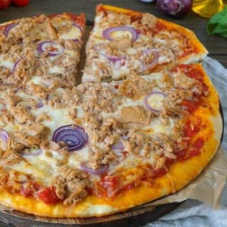 Small Pizza La Tonna