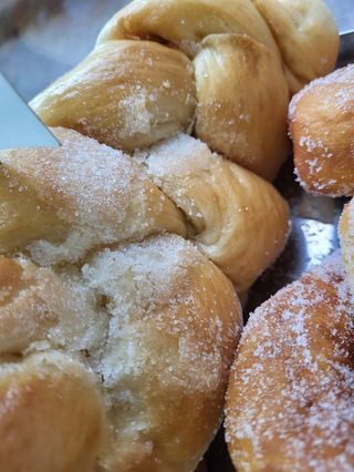 Treccia zuccherata farcita con galack