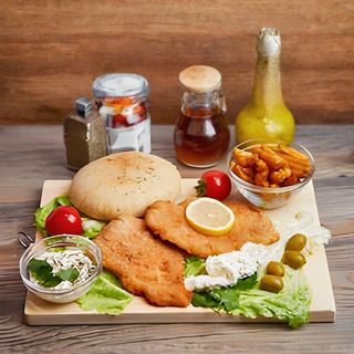 Pohovano belo meso sa pomfritom