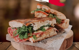 Panino cu salam napoli si mozzarella la cuptor