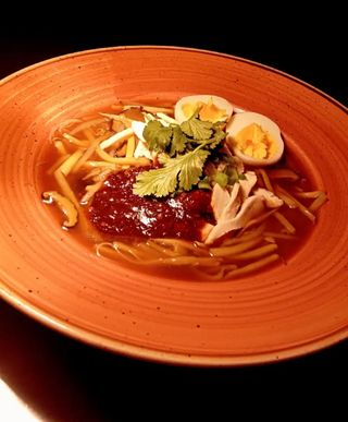 Esencjonalny rosół z kurczakiem