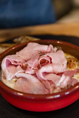 Huevos Con Prosciutto Al Tartufo