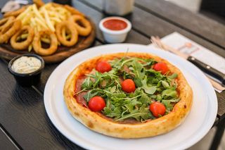 Pršuta i rukola pizza 22cm