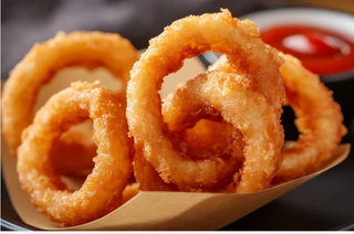 Aros de cebolla rebozados con cerveza
