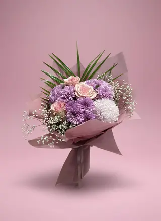 Букет от хризантеми и рози.