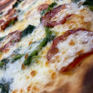 Pizza al pezzo - Friarielli, salame piccante e pecorino