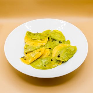 Tortelli mezzaluna burro e salvia*