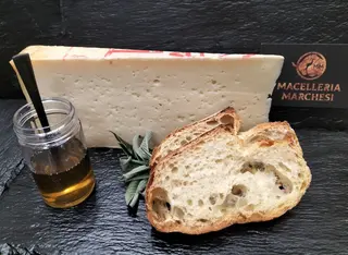 Branzi 300 g circa