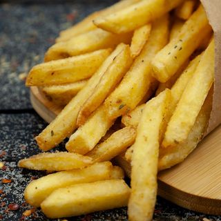 კარტოფილი ფრი და ძაძიკი