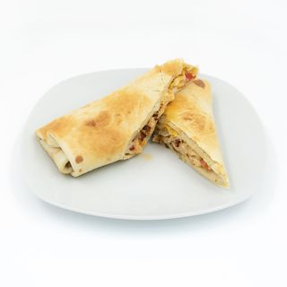 Тортилья с омлетом и томатами