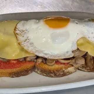 1. Torrada Butifarra 200gr  Con Queso Y Champiñones