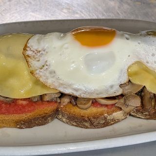 1. Torrada Butifarra 200gr  Con Queso Y Champiñones