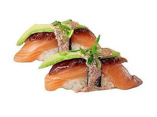 Nigiri losoś + węgorz (0.110g)