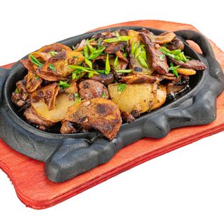 Картошку по-домашнему с мясом и грибами