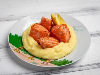 Філе лосося з картопляним пюре (180/15g)