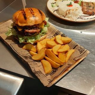 Hamburguesa Clásica 