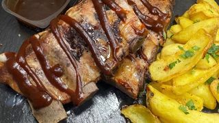 Coaste de porc la cuptor cu sos  Coaste de porc la cuptor cu sos