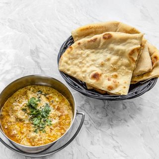 Makhni Handi with One Naan (Pakistani Bread)