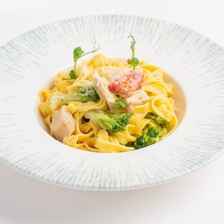 Талиатели с броколи и веган късчета (350г.)