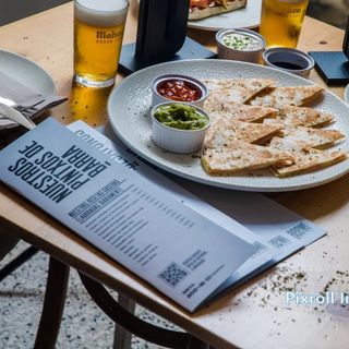 Quesadilla de jamón y queso +2 cervezas 